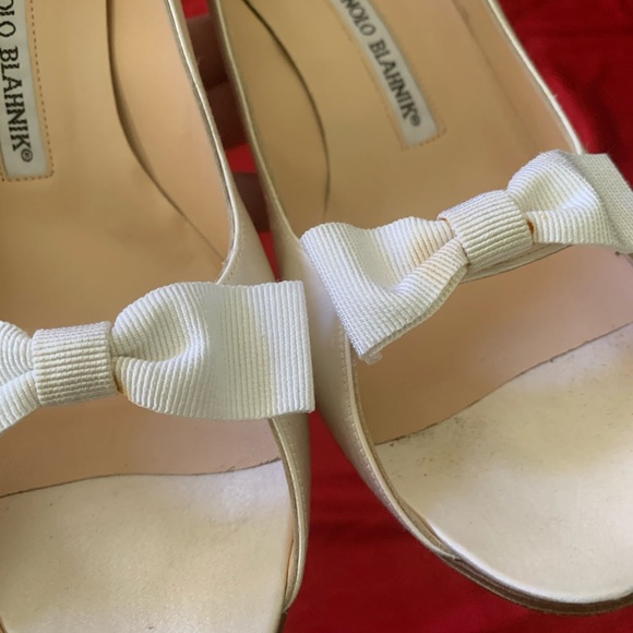 Manolo Blahnik white satin heel - Picture 6 of 8